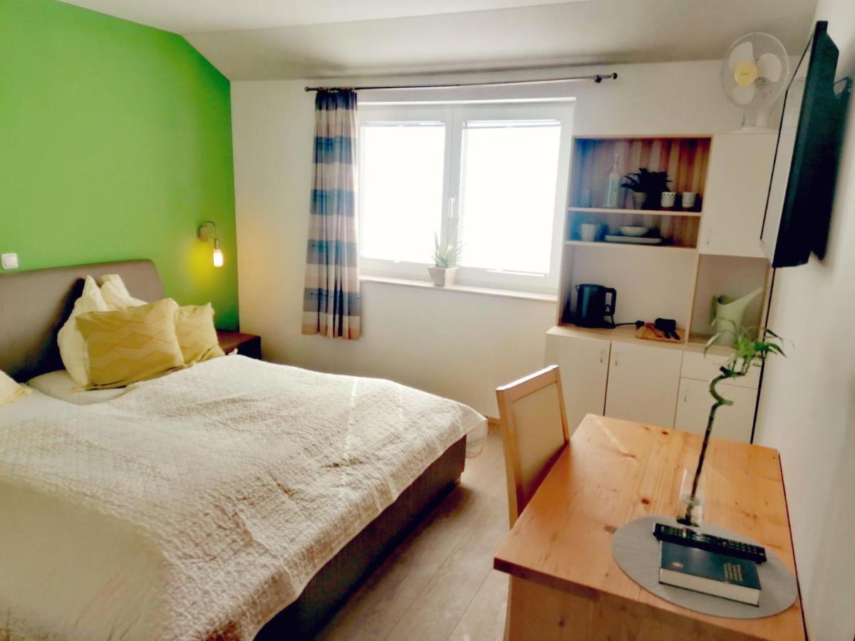 Taferne In Koestendorf - Ferienwohnung Monteurzimmer Neumarkt am Wallersee Ngoại thất bức ảnh