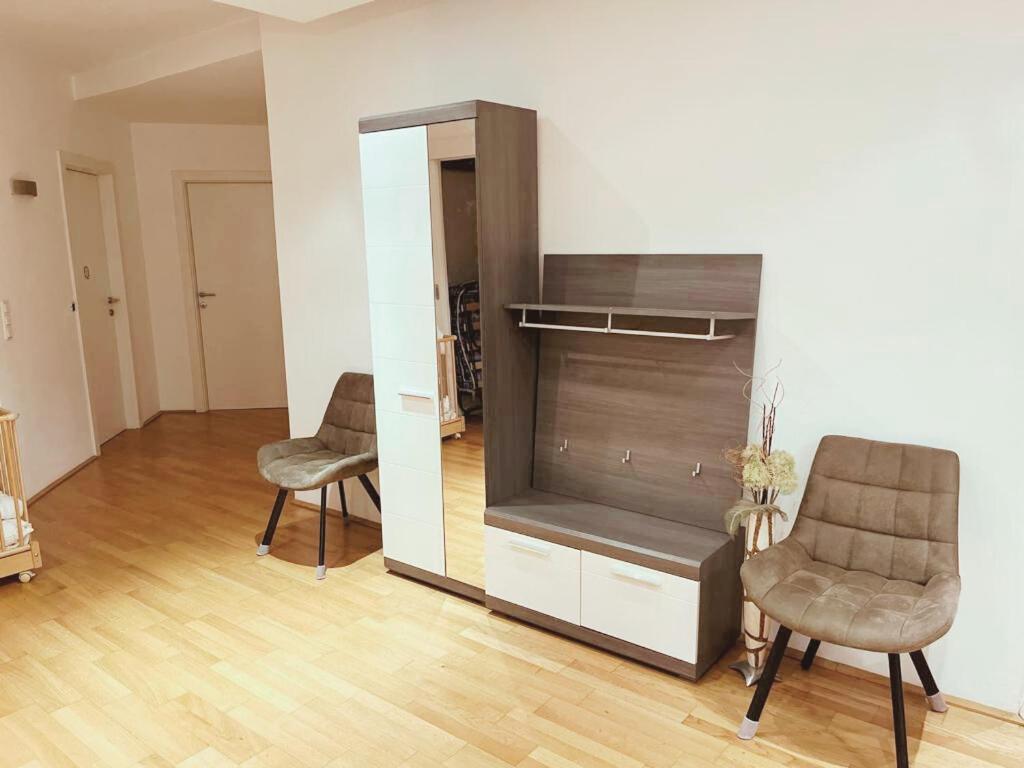 Taferne In Koestendorf - Ferienwohnung Monteurzimmer Neumarkt am Wallersee Ngoại thất bức ảnh