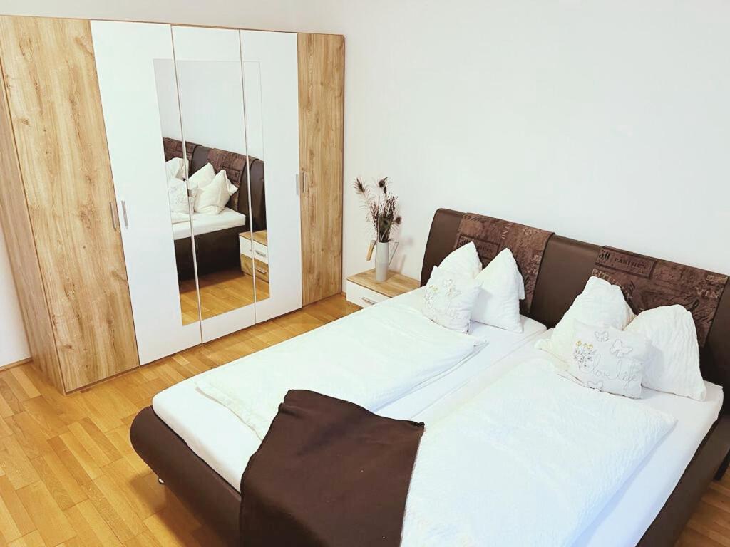 Taferne In Koestendorf - Ferienwohnung Monteurzimmer Neumarkt am Wallersee Ngoại thất bức ảnh