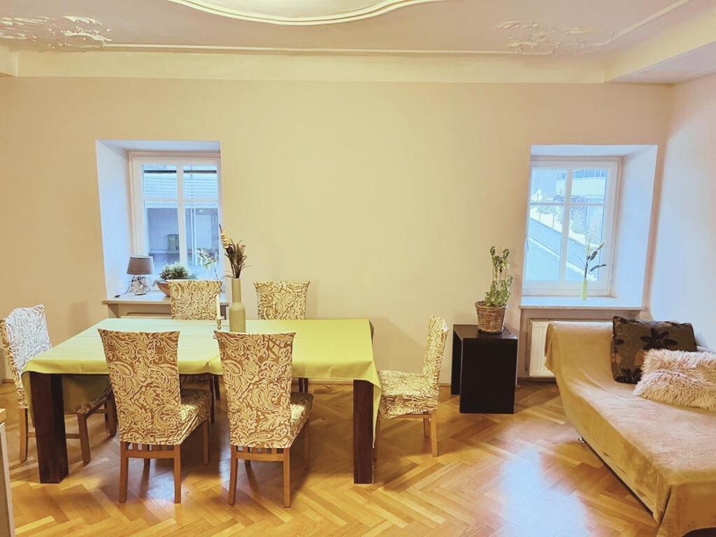 Taferne In Koestendorf - Ferienwohnung Monteurzimmer Neumarkt am Wallersee Ngoại thất bức ảnh