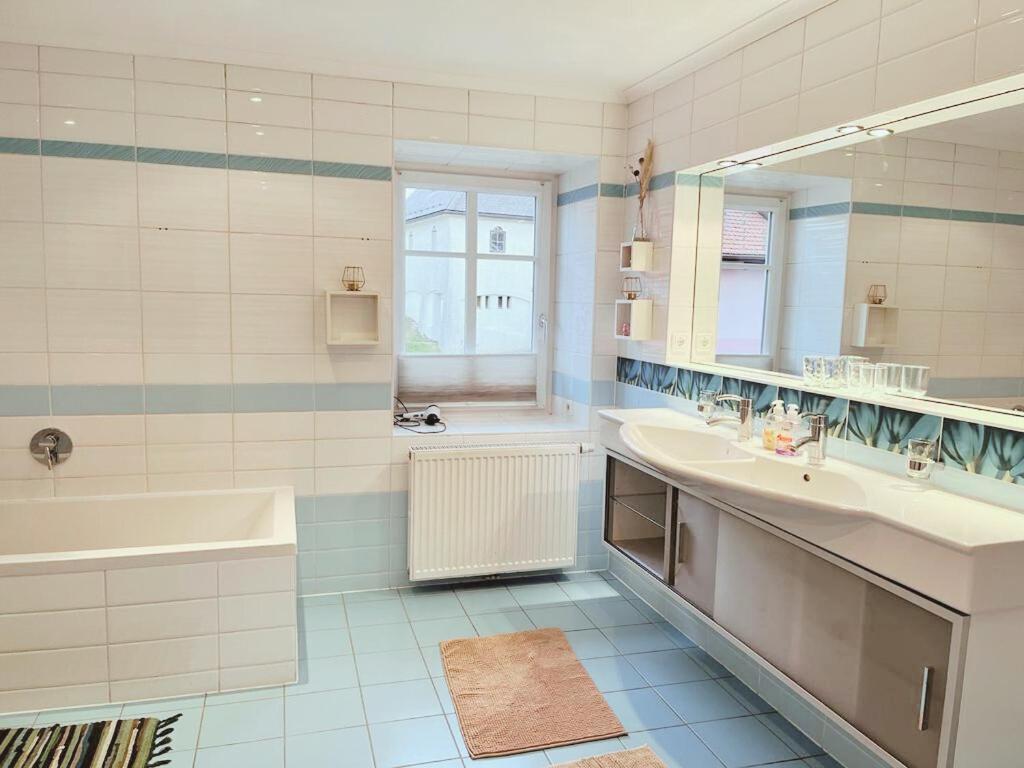Taferne In Koestendorf - Ferienwohnung Monteurzimmer Neumarkt am Wallersee Ngoại thất bức ảnh