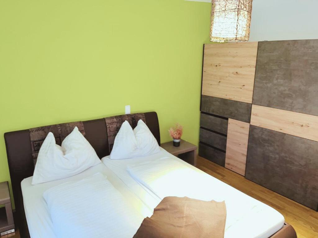 Taferne In Koestendorf - Ferienwohnung Monteurzimmer Neumarkt am Wallersee Ngoại thất bức ảnh
